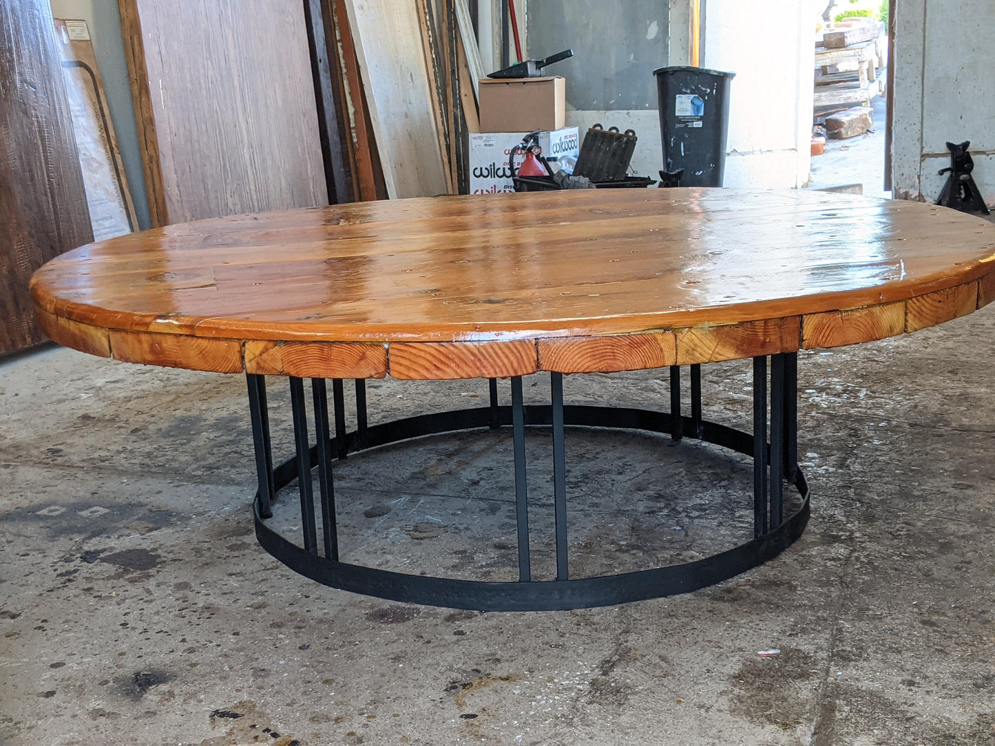 Coffee Table round dark metal base