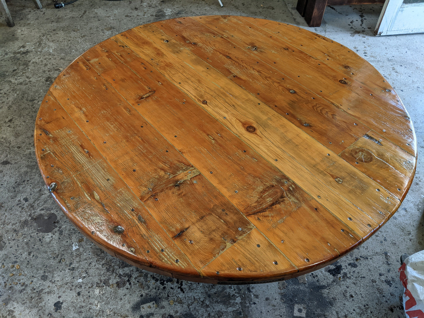 Coffee Table round dark metal base